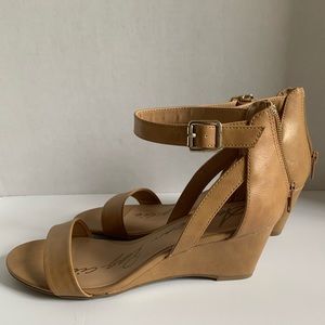 Women’s shoes, size 8